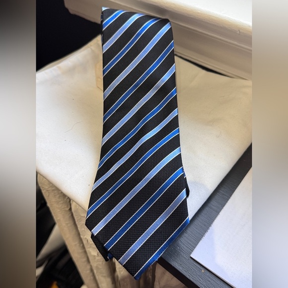 🎩✨Vintage Elegant Sean John Silk Striped Men’s Tie / Ladies Head Tie 🎩✨ - Picture 2 of 15